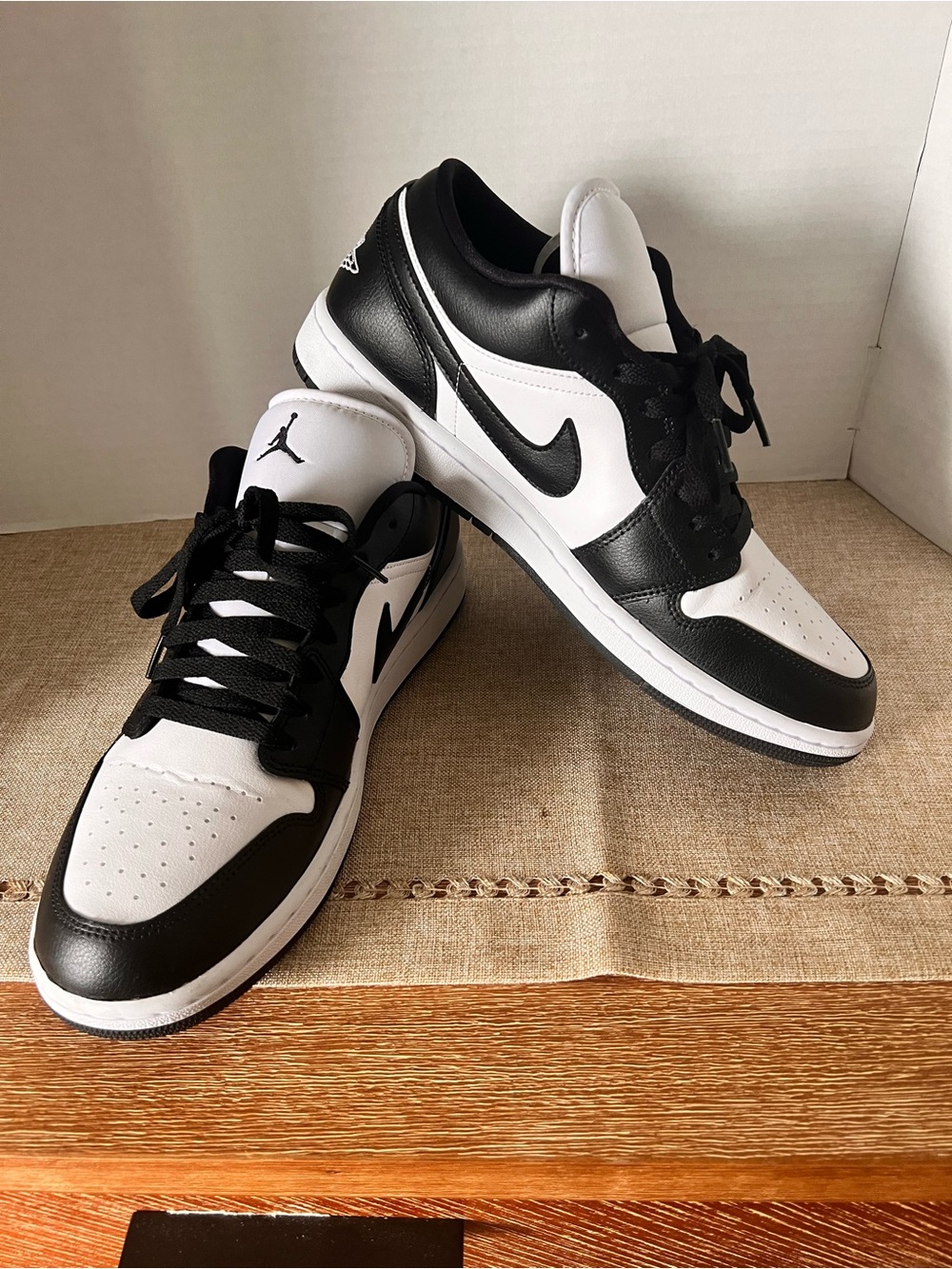 Like New Men Jordan Low 1 Shoes Size 10.5